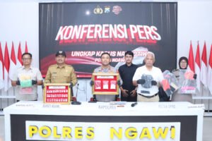 Polres Ngawi Amankan 2 Tersangka Pengedar Narkoba 223,842 gram Sabu Disita